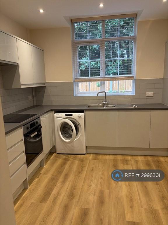 Apartment in Bromley - View 4