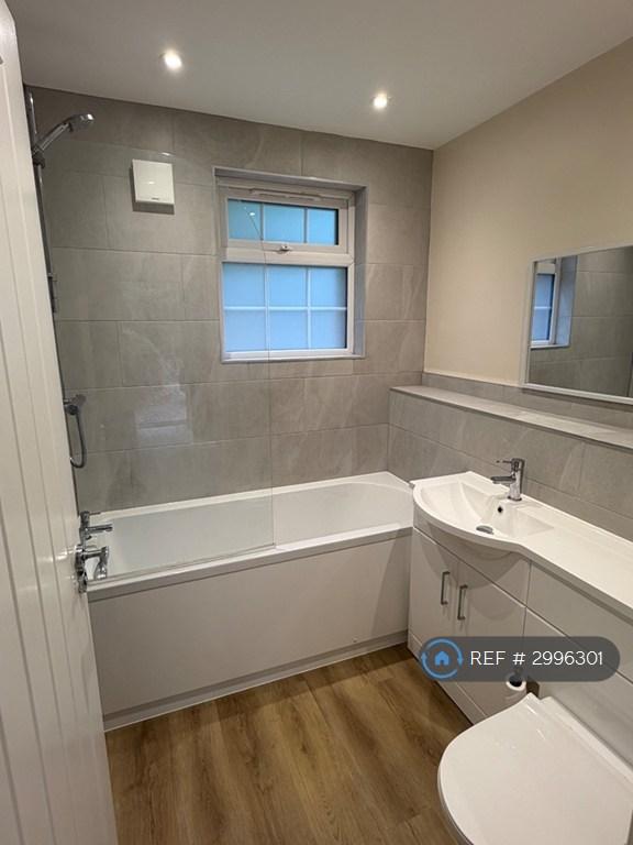 Apartment in Bromley - View 5