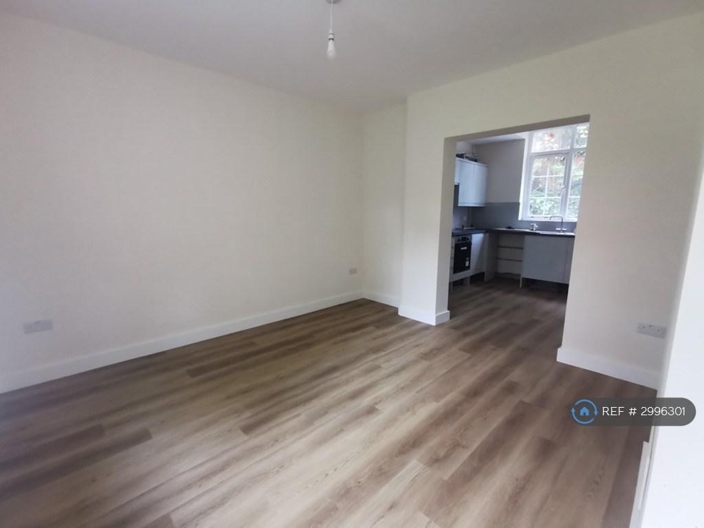 Apartment in Bromley - More