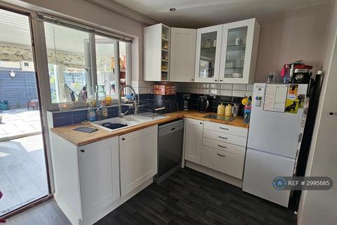 2 bedroom end of terrace house to rent, Swallowfield, Bedford, MK44