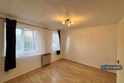 1 bedroom flat to rent, Graham Court, London, SE14