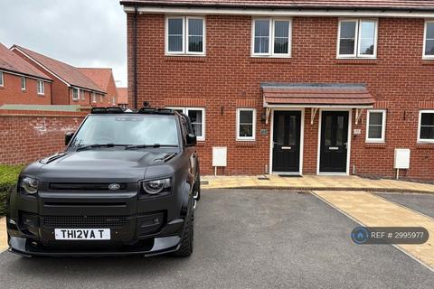 3 bedroom semi-detached house to rent, Ullswater Road, Crawley, RH10
