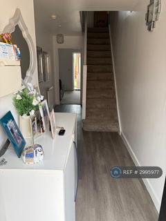 3 bedroom semi-detached house to rent, Ullswater Road, Crawley, RH10