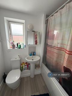3 bedroom semi-detached house to rent, Ullswater Road, Crawley, RH10