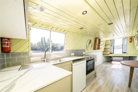 1 bedroom houseboat to rent, The Hollows, Brentford TW8