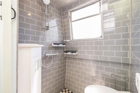 1 bedroom houseboat to rent, The Hollows, Brentford TW8
