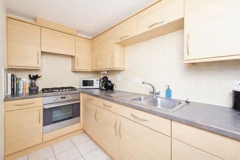 2 bedroom flat to rent, Baxendale Road, Chichester, PO19