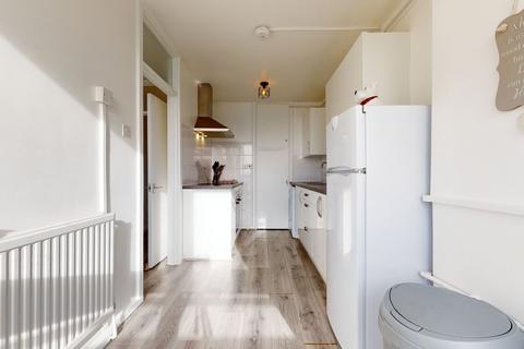 3 bedroom flat to rent, Braithwaite Tower, Hall Place, London W2