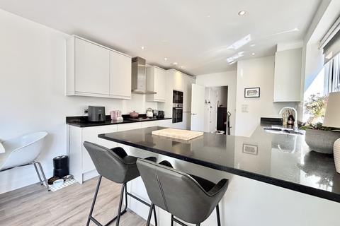2 bedroom ground floor flat for sale, Brighton Road, South Croydon