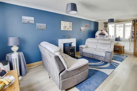 3 bedroom semi-detached house for sale, Swallow Way, March PE15