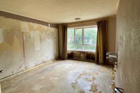 2 bedroom ground floor flat for sale, Romford