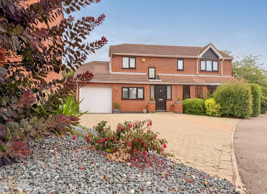 Detached house exterior, driveway, garage