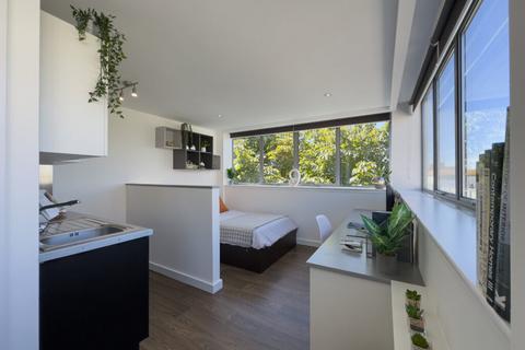 Studio to rent, Armada House Superior Corner Studio