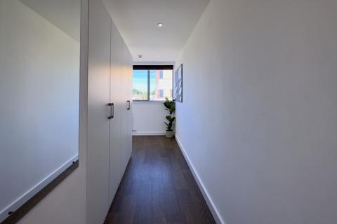 Studio to rent, Armada House Superior Corner Studio