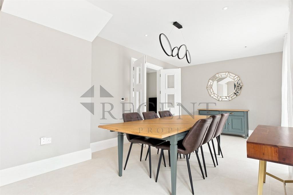 House in Barnet - More