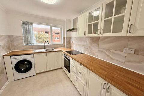 2 bedroom flat to rent, Thorgam Court, Grimsby DN31