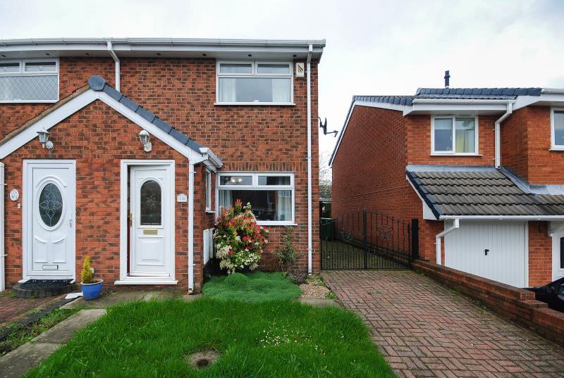 Lincoln Drive, Aspull, Wigan, WN2 1UR 2 bed semidetached house £520 pcm (£120 pw)