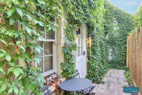 1 bedroom maisonette to rent, Mortimer Street, Trowbridge