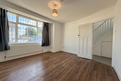 3 bedroom house to rent, Recreation Avenue, Romford