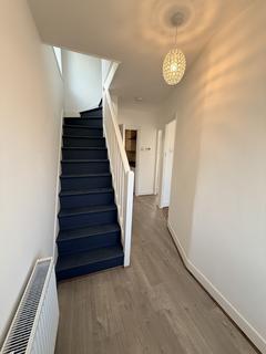 3 bedroom house to rent, Recreation Avenue, Romford