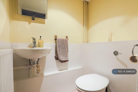 2 bedroom flat to rent, Jerningham Road, London, SE14