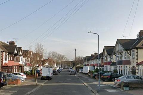 3 bedroom detached house to rent, Capel Gardens, Seven Kings, Ilford, London, IG3 9DB