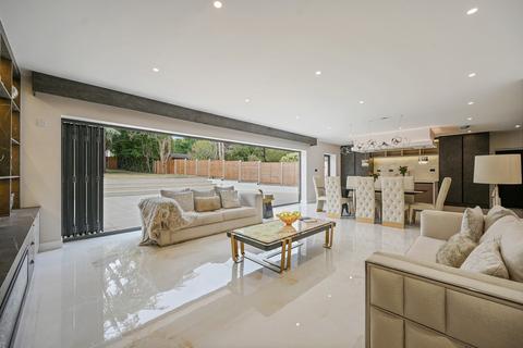 5 bedroom detached bungalow for sale, Links Drive, Radlett, WD7