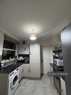 4 bedroom terraced house to rent, Sandringham Road, Thornton Heath, CR7