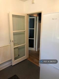 Studio to rent, Joseph Trotter Close, London, EC1R