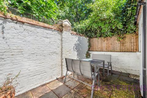 2 bedroom flat to rent, Ropery Street, London, E3