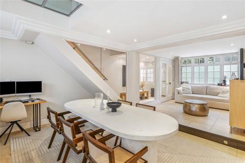2 bedroom mews to rent, Eastbourne Mews, London, W2