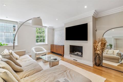 2 bedroom mews to rent, Eastbourne Mews, London, W2