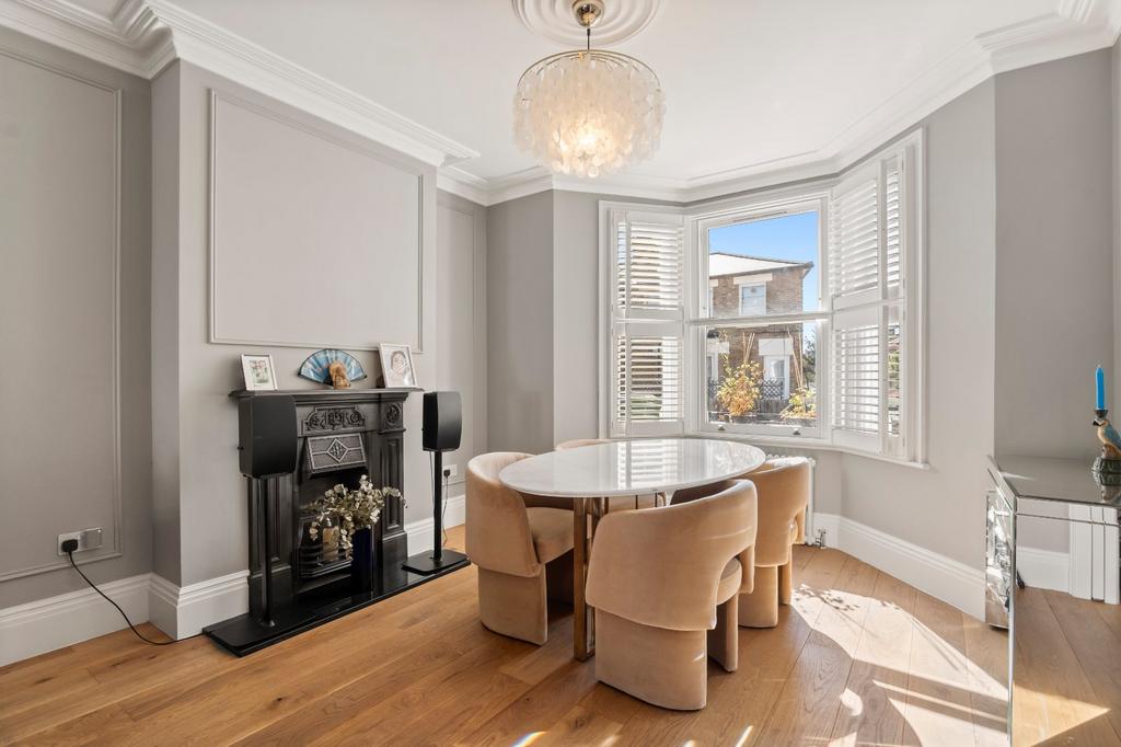 House in London, College Park - View 3