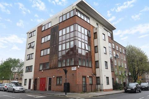 1 bedroom in a house share to rent, Baker Street, London NW8