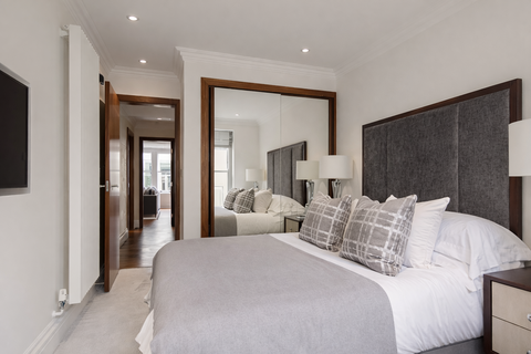 2 bedroom apartment to rent, Kensington Gardens Square, W2