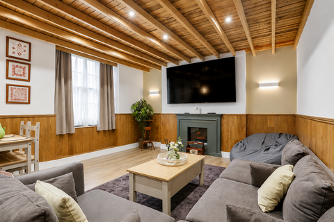 2 bedroom apartment to rent, Gloucester Terrace, W2