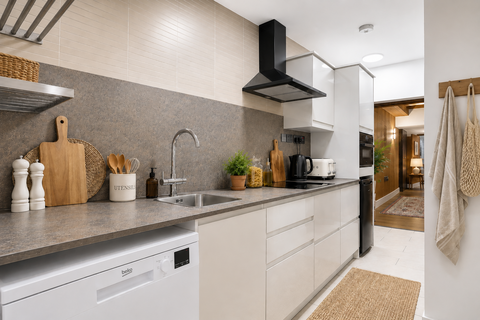 2 bedroom apartment to rent, Gloucester Terrace, W2