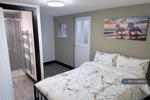 1 bedroom in a house share to rent, Bedford Road, Reading, RG1