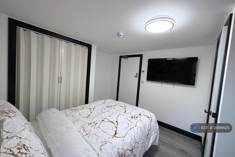 1 bedroom in a house share to rent, Bedford Road, Reading, RG1