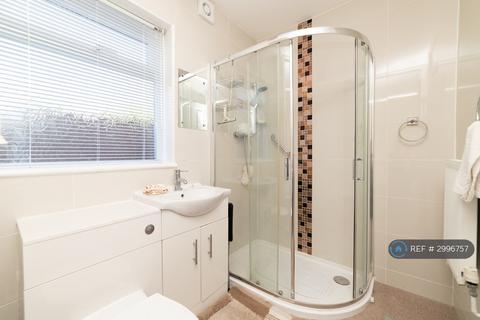 2 bedroom bungalow to rent, Romany Close, Letchworth, SG6