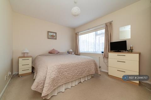 2 bedroom bungalow to rent, Romany Close, Letchworth, SG6