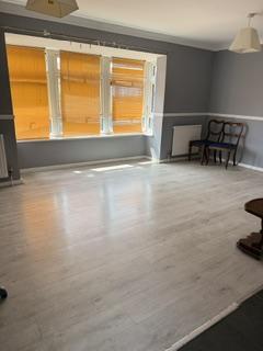 2 bedroom apartment to rent, Montem Lane, Slough SL1