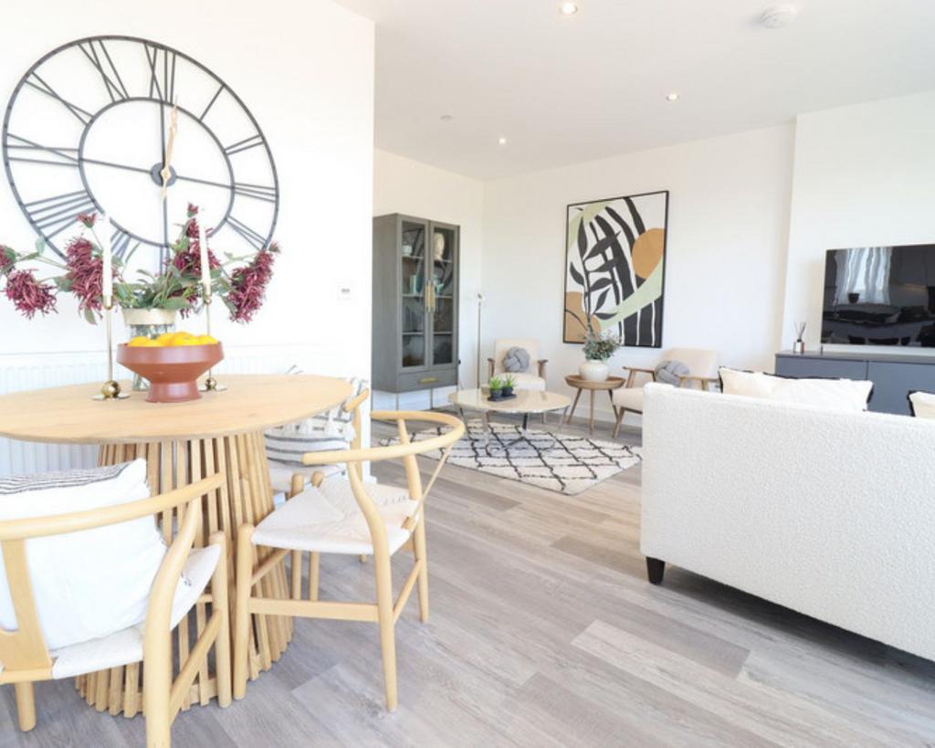 ICON - dining area and lounge