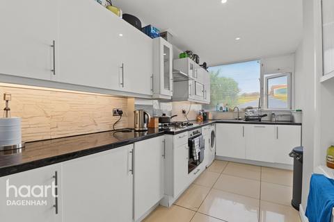 3 bedroom terraced house for sale, Reede Road, Dagenham