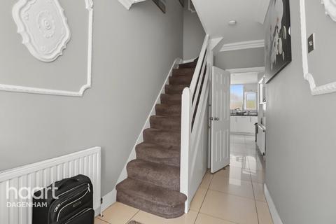 3 bedroom terraced house for sale, Reede Road, Dagenham