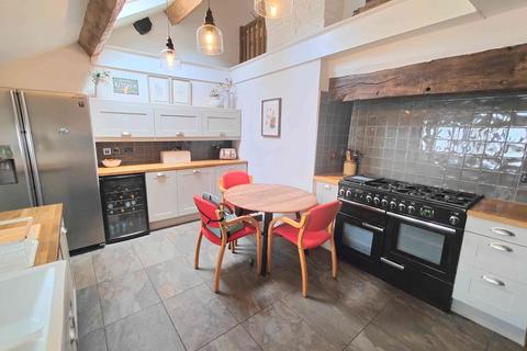 2 bedroom cottage for sale, Wakefield Road, Lightcliffe HX3