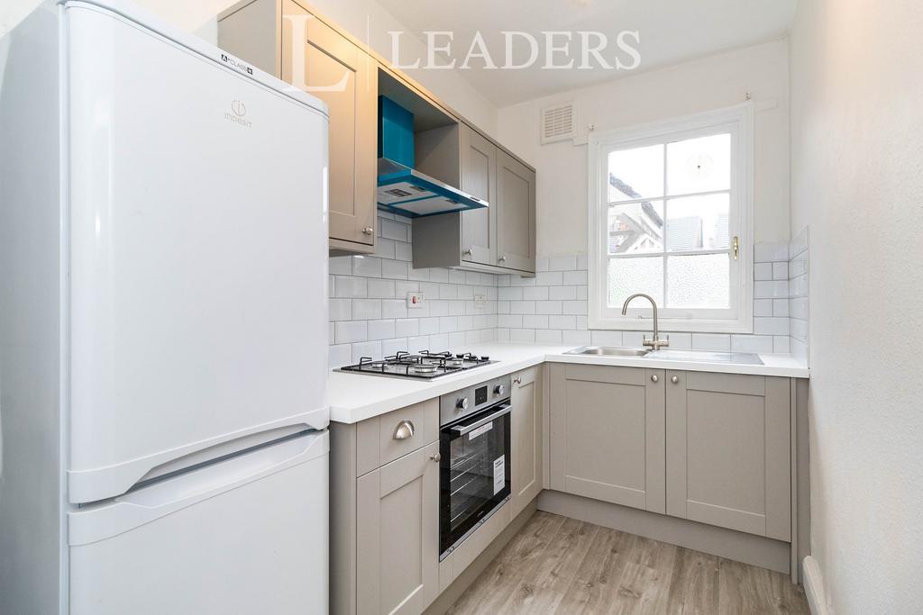 Apartment in New Malden - View 3