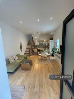 3 bedroom end of terrace house to rent, Shore Road, London, E9