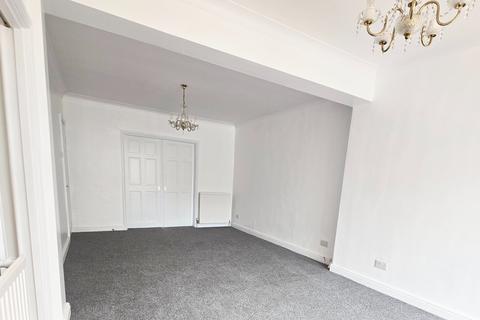 4 bedroom semi-detached house to rent, Lamborne Road, Leicester LE2