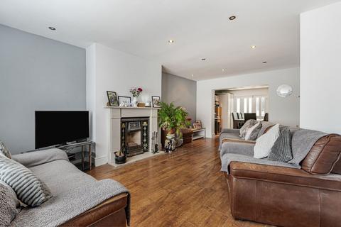 Hamilton Close, Feltham, TW13